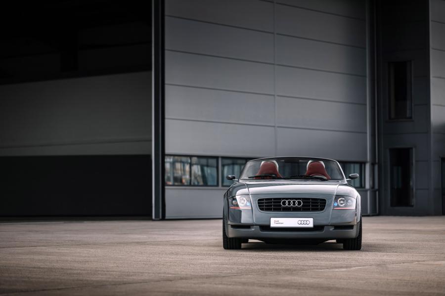  Audi TTS Roadster Concept 1995 года  (фото 7 из 14)